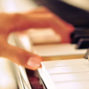 操死亚洲小女人
